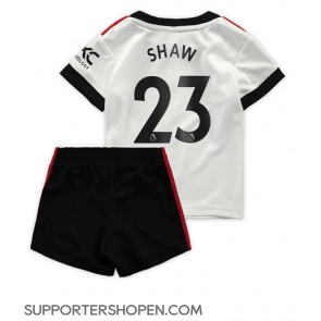 Manchester United Luke Shaw #23 Bortatröja Barn 2022-23 Kortärmad (+ korta byxor)